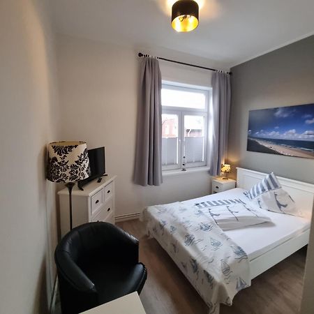 Hotel-Cafe-Lindow Wenningstedt-Braderup Bagian luar foto