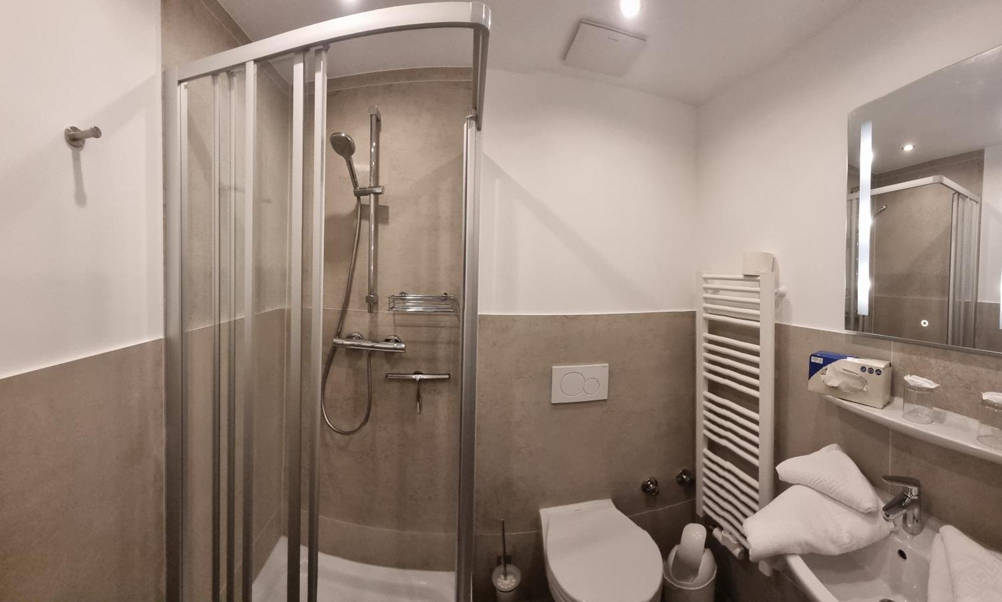 Hotel-Cafe-Lindow Wenningstedt-Braderup Bagian luar foto