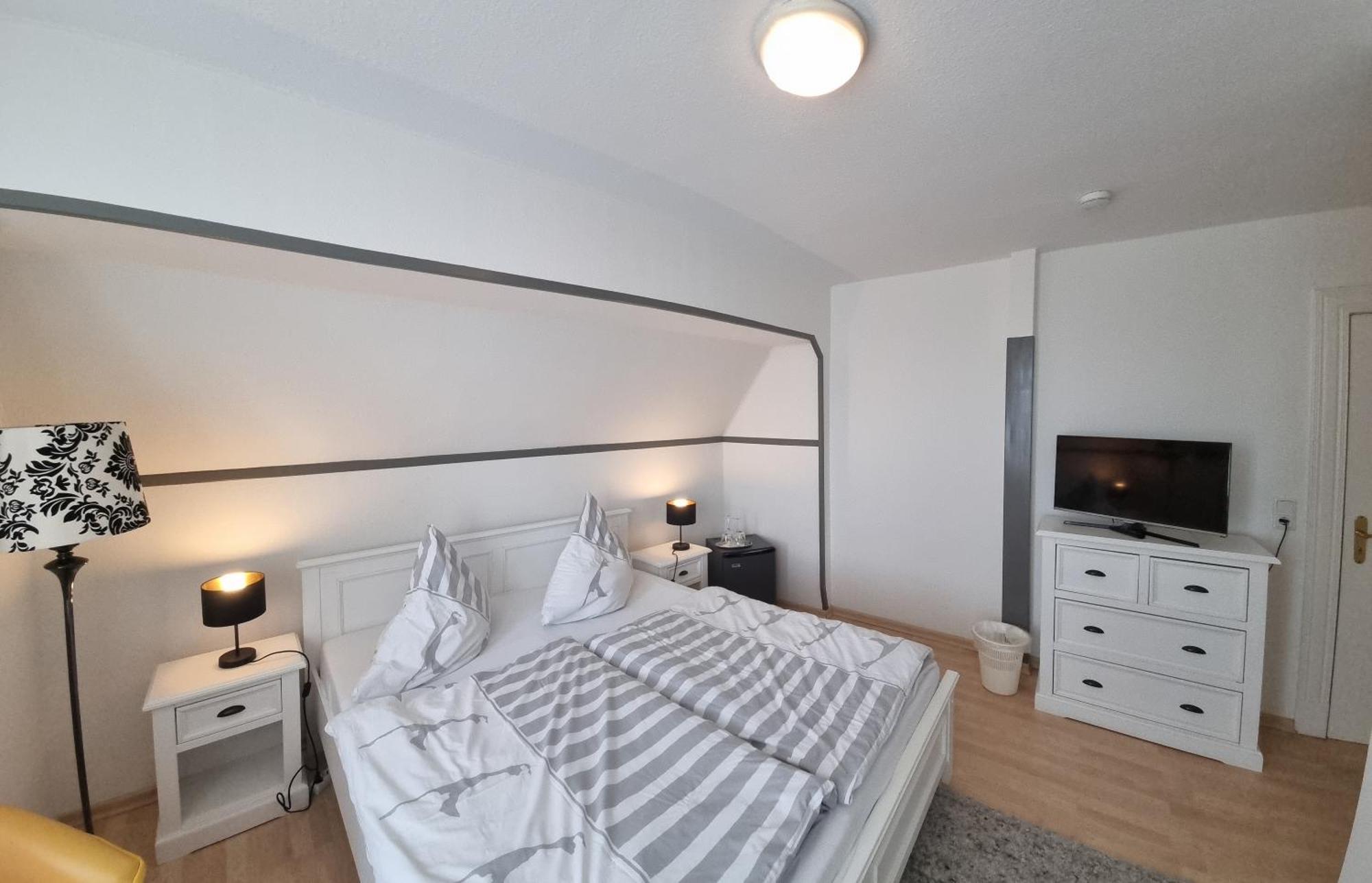 Hotel-Cafe-Lindow Wenningstedt-Braderup Bagian luar foto