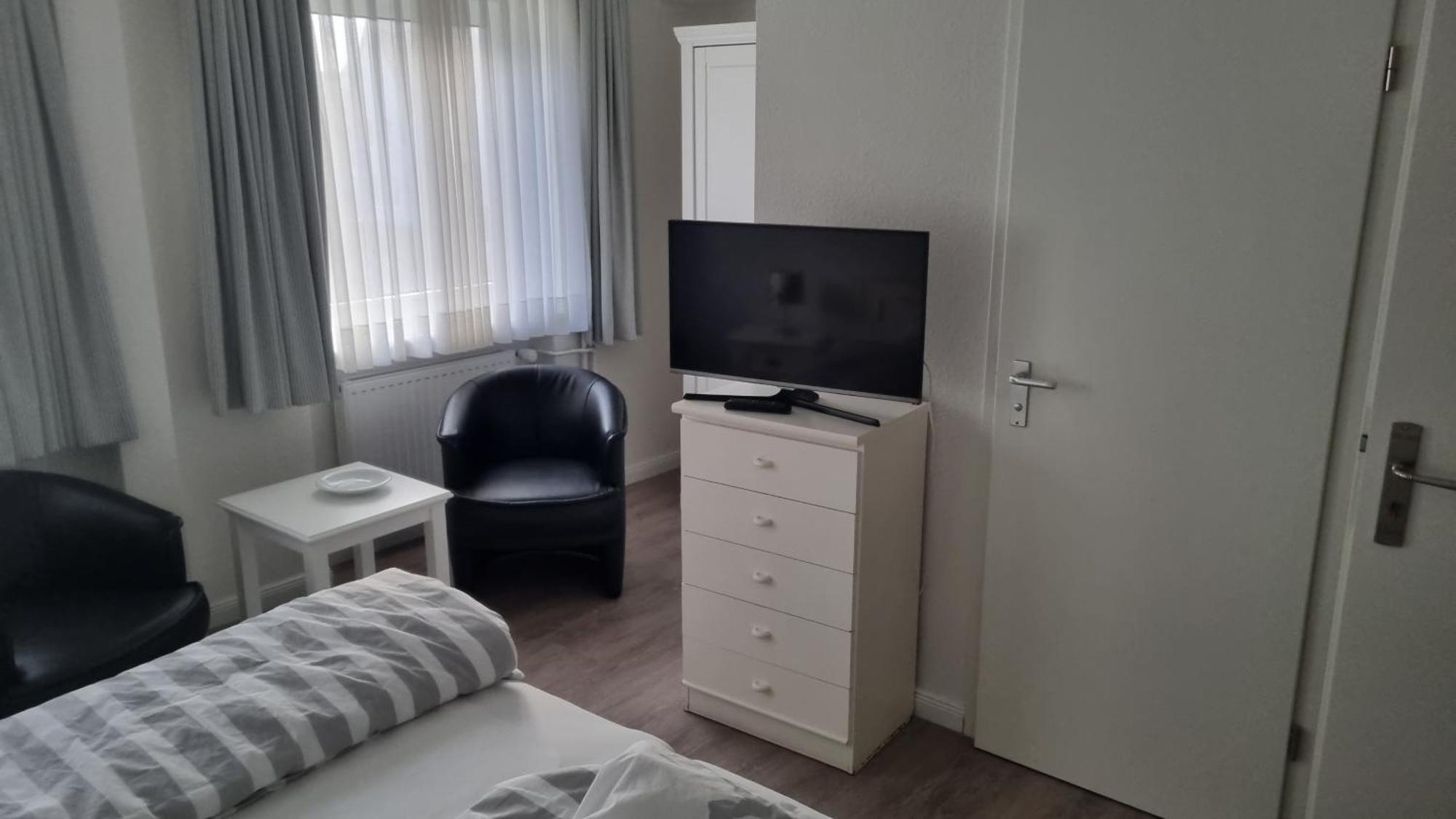 Hotel-Cafe-Lindow Wenningstedt-Braderup Bagian luar foto