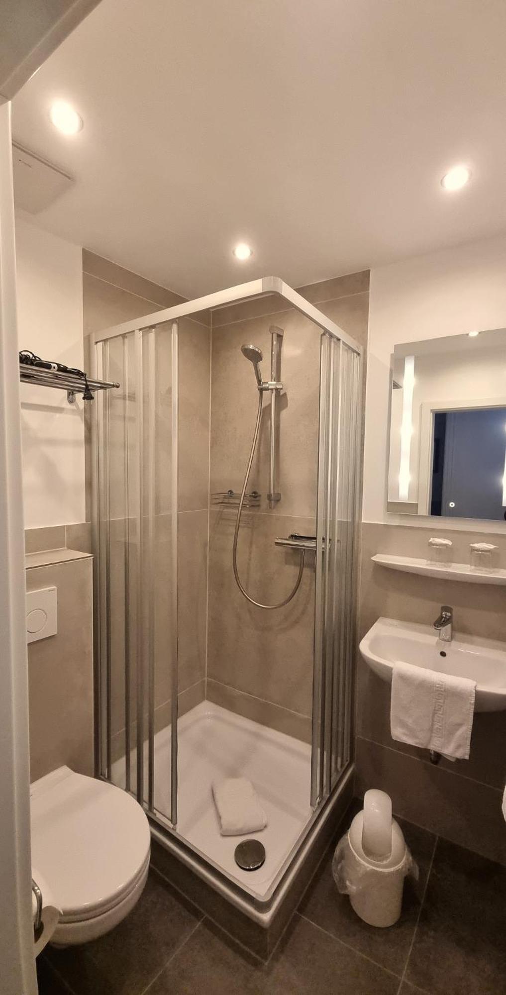 Hotel-Cafe-Lindow Wenningstedt-Braderup Bagian luar foto