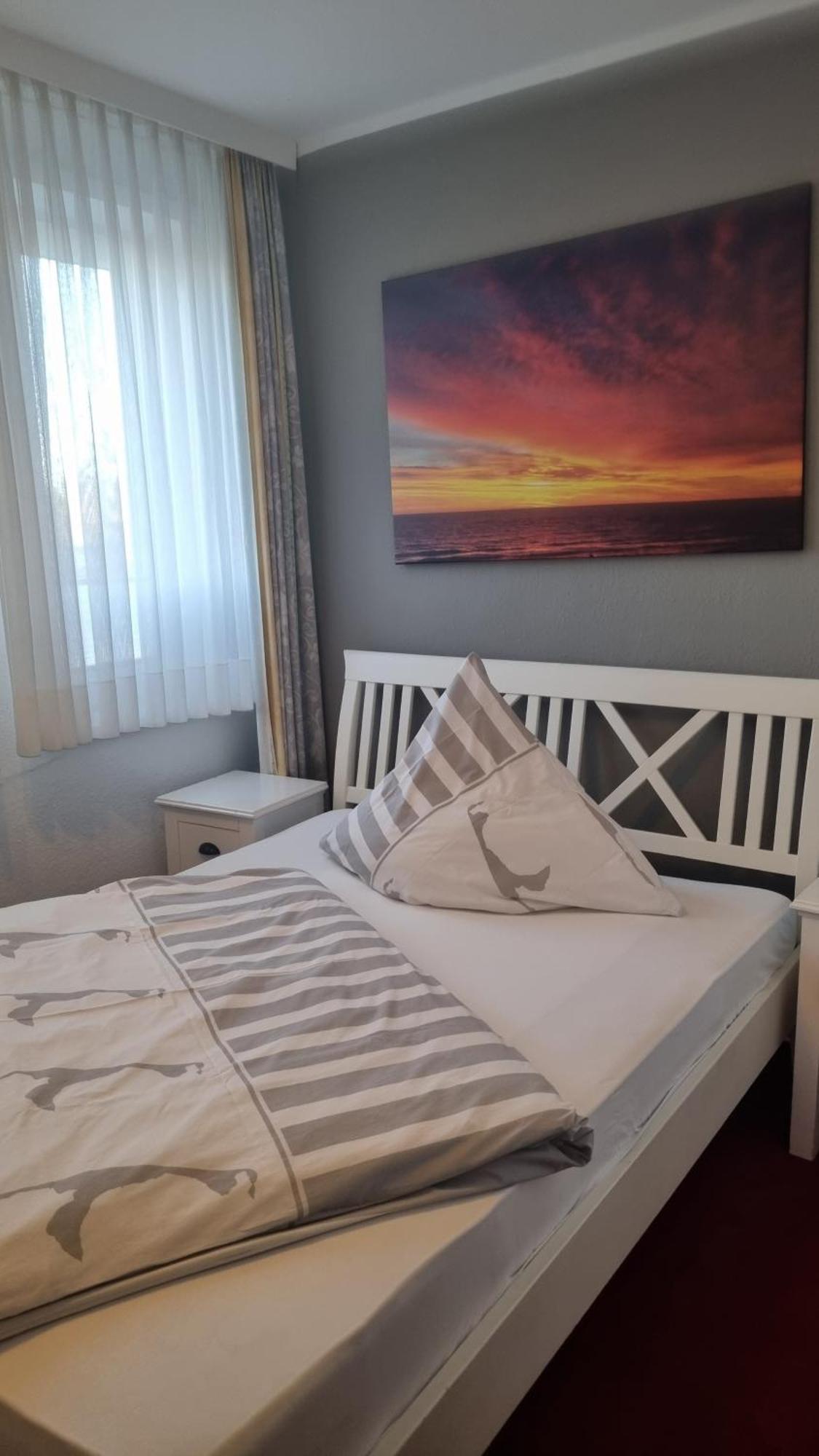 Hotel-Cafe-Lindow Wenningstedt-Braderup Bagian luar foto