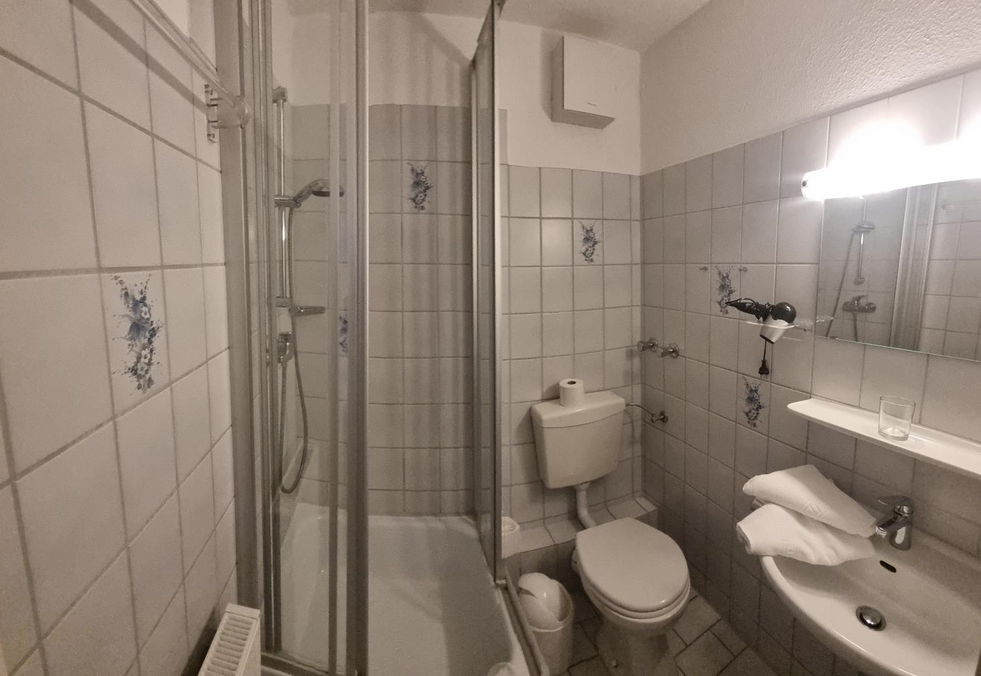 Hotel-Cafe-Lindow Wenningstedt-Braderup Bagian luar foto