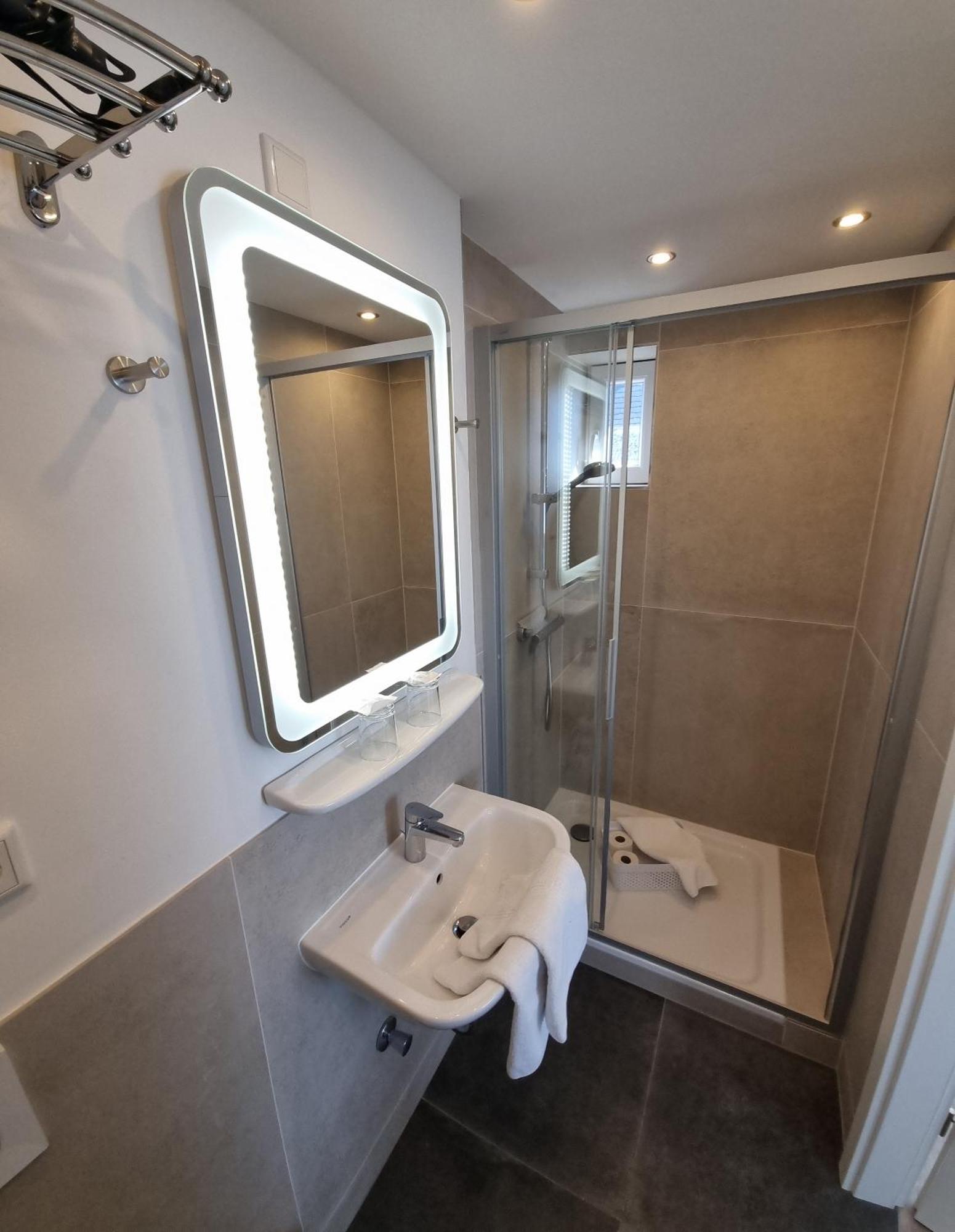 Hotel-Cafe-Lindow Wenningstedt-Braderup Bagian luar foto