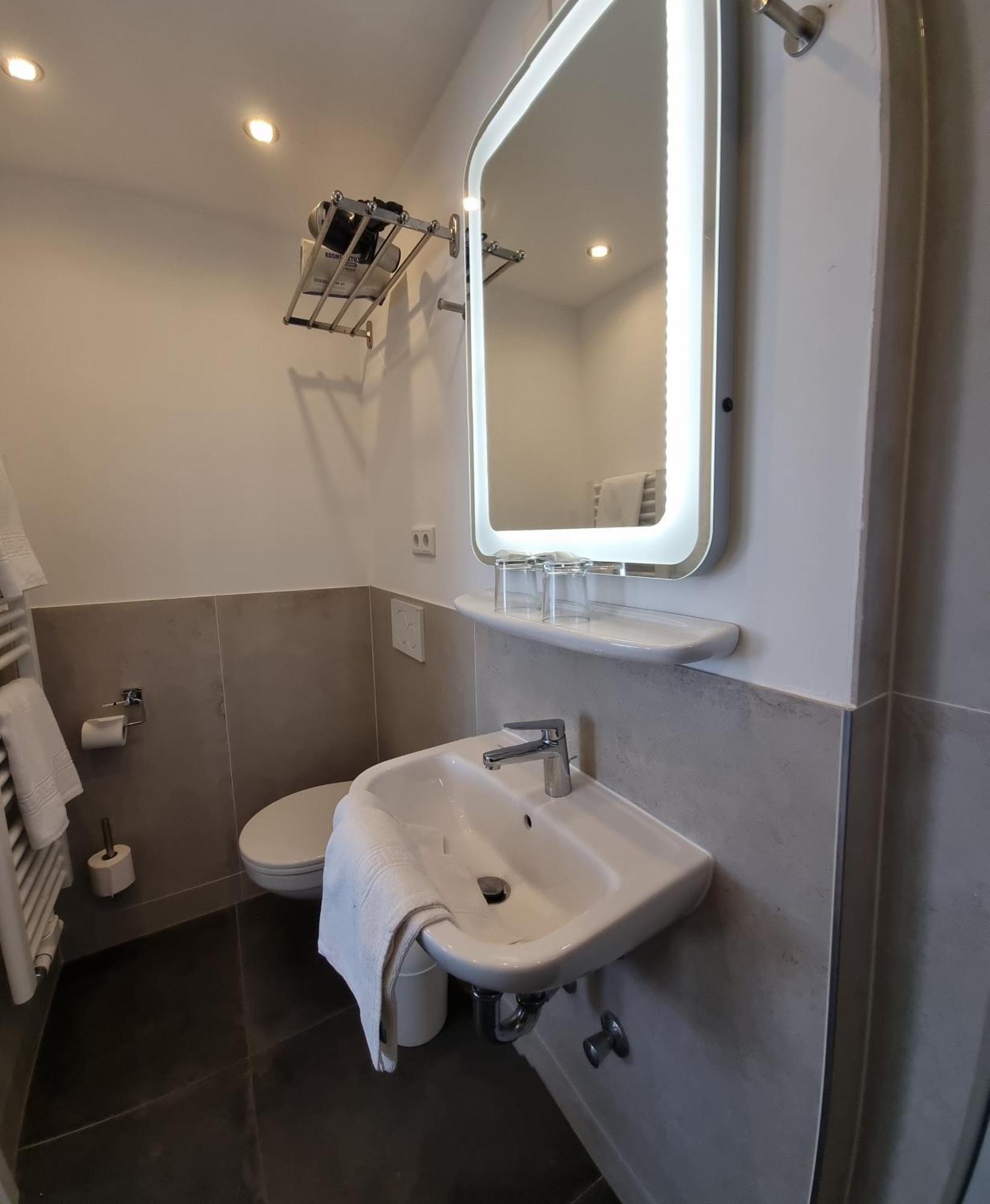 Hotel-Cafe-Lindow Wenningstedt-Braderup Bagian luar foto