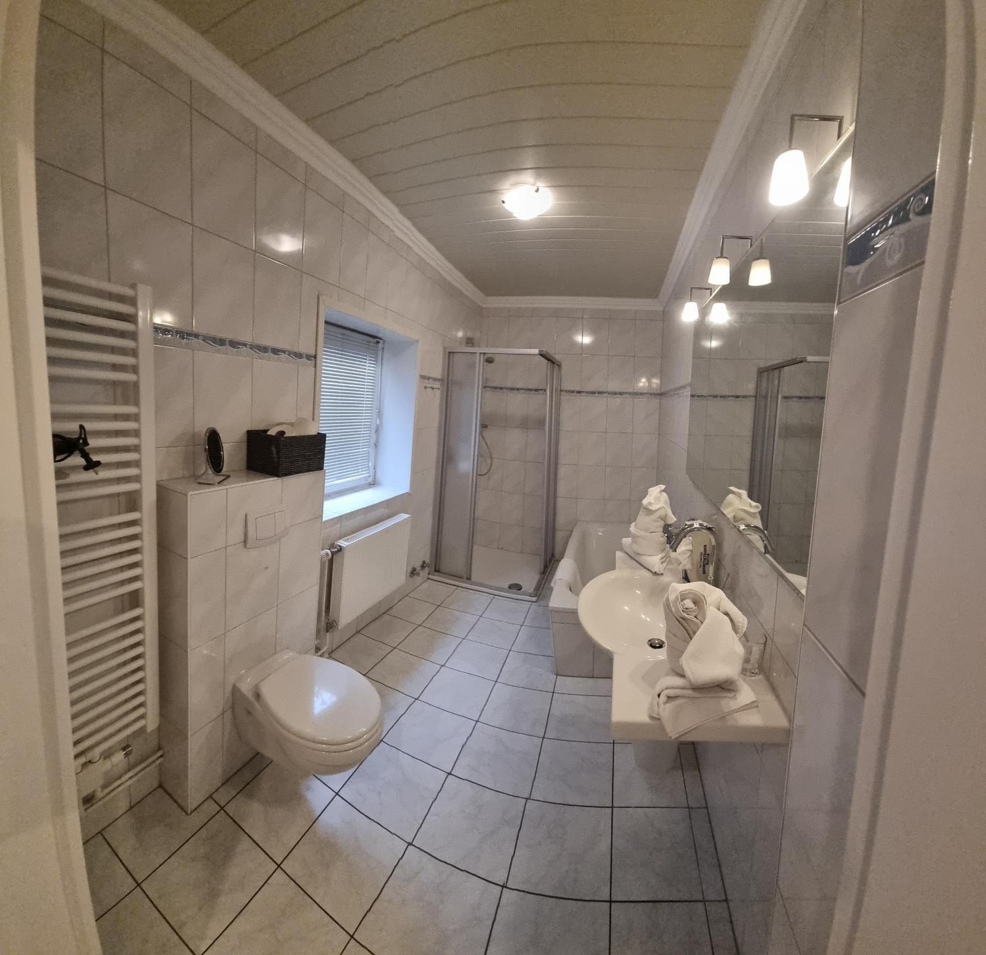 Hotel-Cafe-Lindow Wenningstedt-Braderup Bagian luar foto